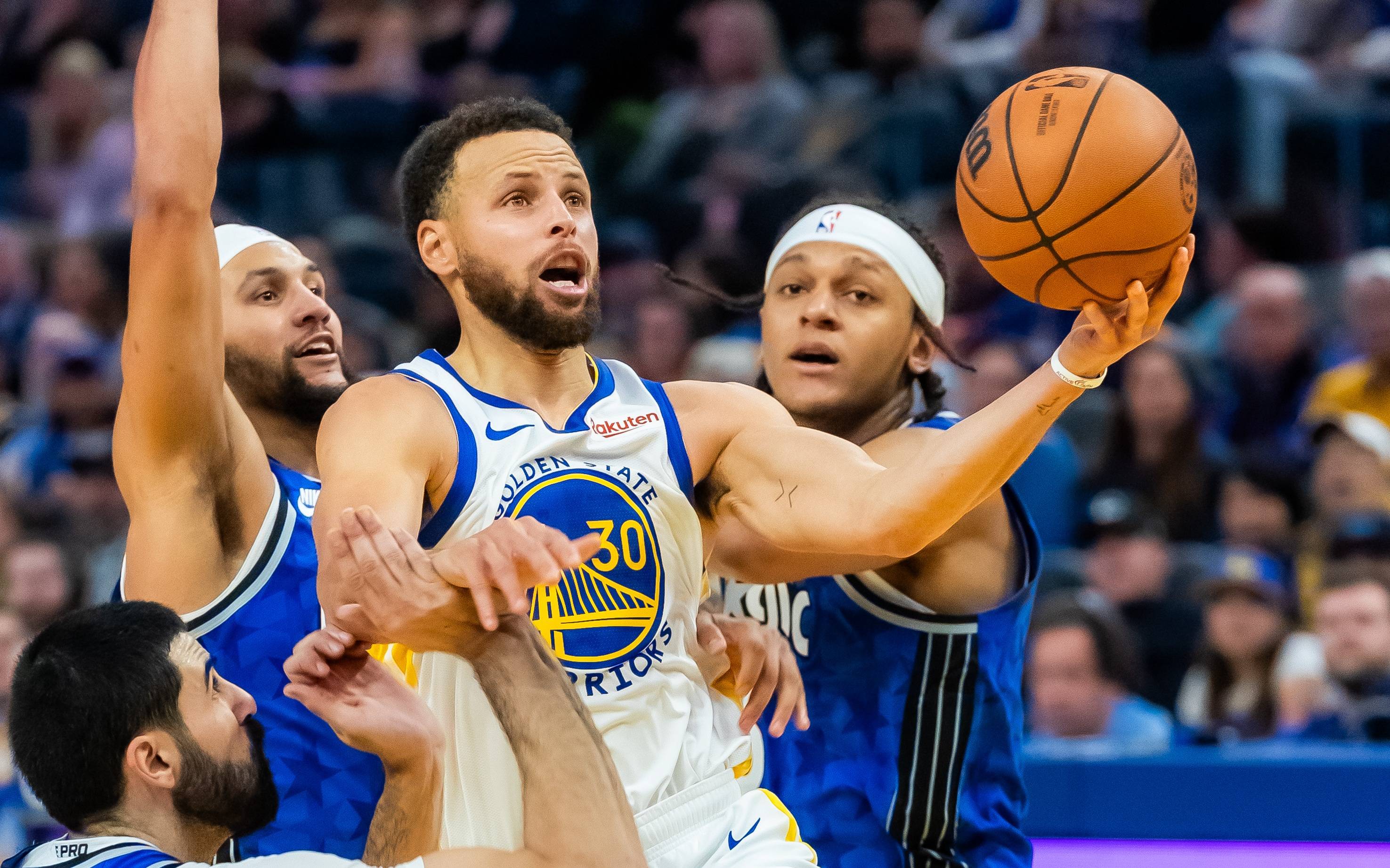 哈登持球突 哈登持球突